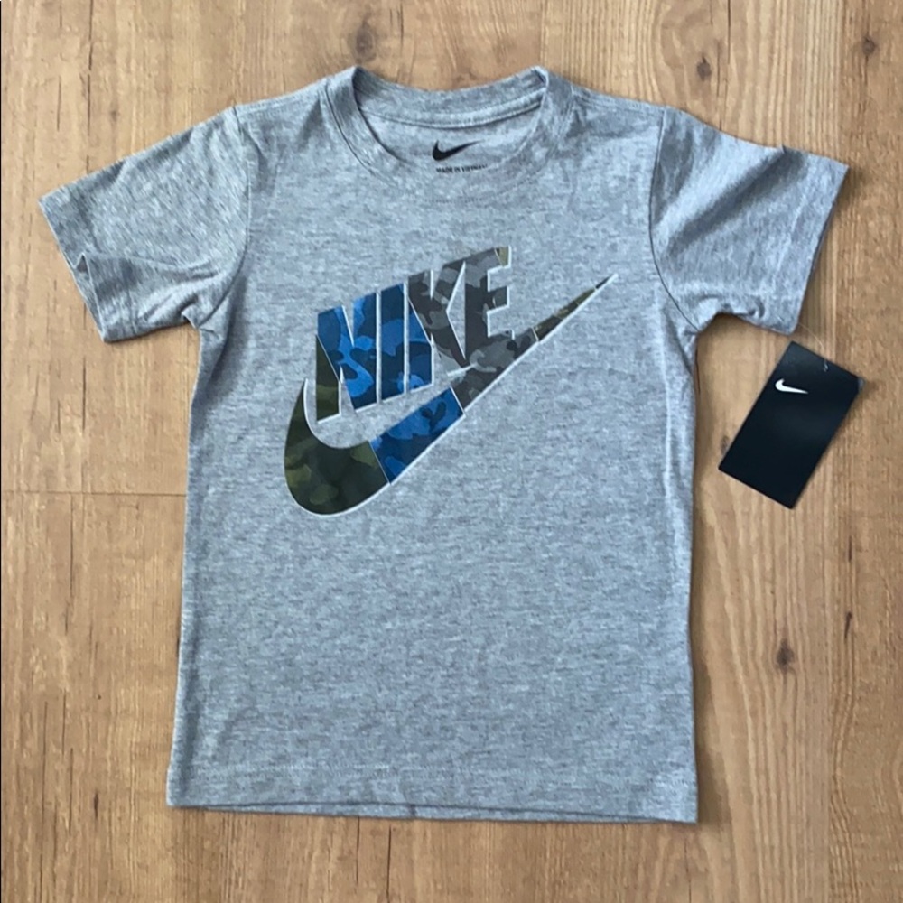 ☀️🏖SALE🏖☀️ NWT Child’s Nike Shirt - Picture 1 of 3